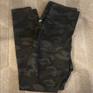 Fabletics camo leggings